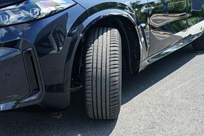 2025款 xDrive 30Li 尊享型M運動曜夜套裝-外觀-圖片-有駕