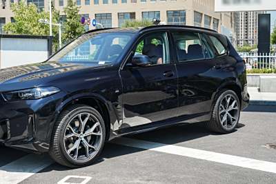 2025款 xDrive 30Li 尊享型M運動曜夜套裝-外觀-圖片-有駕