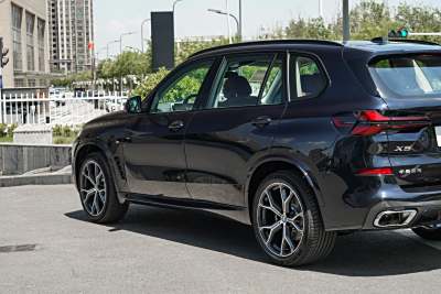 2025款 xDrive 30Li 尊享型M運動曜夜套裝-外觀-圖片-有駕