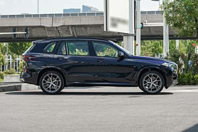 2025款 xDrive 30Li 尊享型M運動曜夜套裝-外觀-圖片-有駕