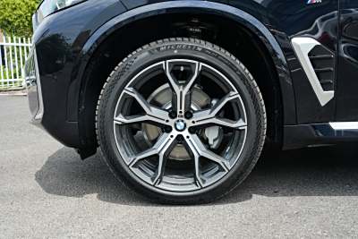 2025款 xDrive 30Li 尊享型M運動套裝-外觀-圖片-有駕