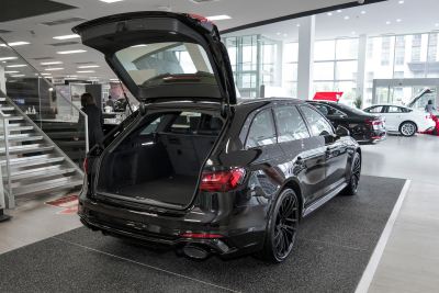 2023款 RS4 Avant 黑曜版-空间-图片-有驾