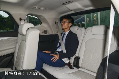 2023款 四驱超混旗舰七座版-空间-图片-有驾
