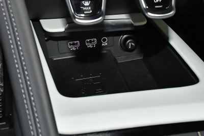 2022款 V10 Coupe performance-内饰-图片-有驾