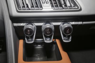 2022款 V10 Coupe performance-内饰-图片-有驾