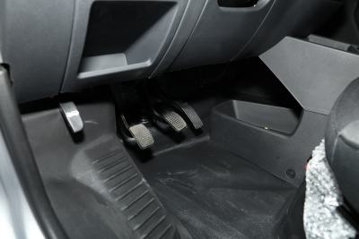 2023款 1.6L CNG舒适型客车6座-内饰-图片-有驾