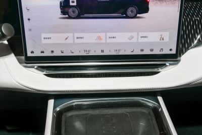2024款 六座行政版四驱 140kWh-内饰-图片-有驾