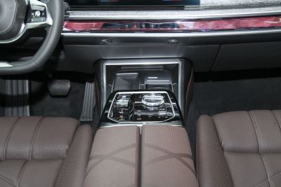 2023款 740Li 尊享型 豪华套装-内饰-图片-有驾
