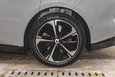 2025款 75kWh Touring-外观-图片-有驾