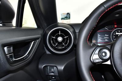 2025款 2.4L 手动版EyeSight STI Sport-内饰-图片-有驾