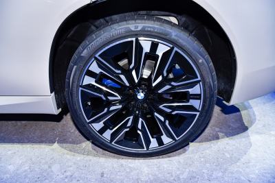 2027款 xDrive30L 尊享型 M运动曜夜套装-外观-图片-有驾