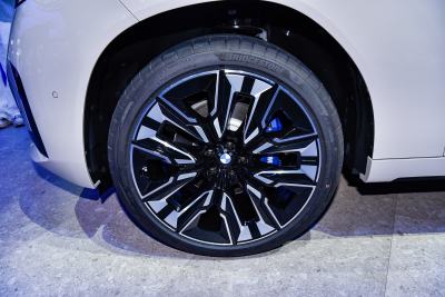 2027款 xDrive30L 尊享型 M运动曜夜套装-外观-图片-有驾