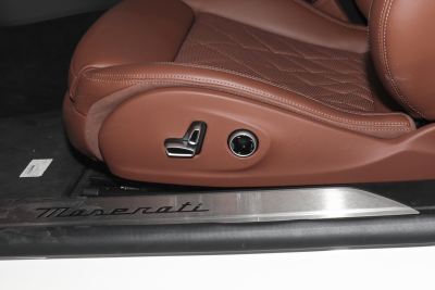 2023款 3.0T Modena-空间-图片-有驾