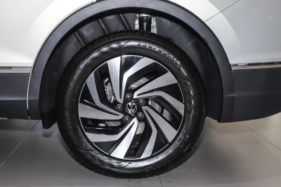 2024款 出众款 300TSI 自动两驱龙腾版-外观-图片-有驾