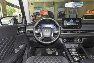 2023款 1.5T CVT四驱尊耀版 7座-内饰-图片-有驾