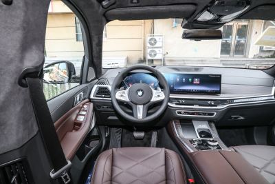 2023款 xDrive 40Li M运动曜夜套装-内饰-图片-有驾