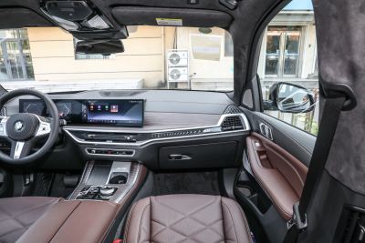 2023款 xDrive 40Li M运动曜夜套装-内饰-图片-有驾