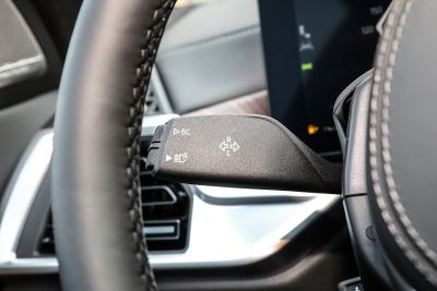 2023款 xDrive 40Li M运动曜夜套装-内饰-图片-有驾