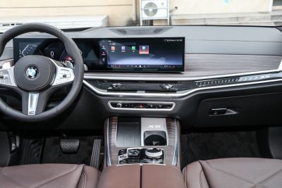 2023款 xDrive 40Li M运动曜夜套装-内饰-图片-有驾