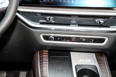 2023款 xDrive 40Li M运动曜夜套装-内饰-图片-有驾