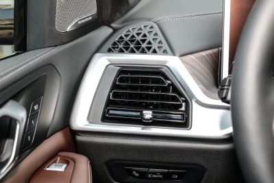 2023款 xDrive 40Li M运动曜夜套装-内饰-图片-有驾