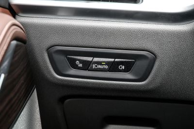 2023款 xDrive 40Li M运动曜夜套装-内饰-图片-有驾