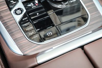 2023款 xDrive 40Li M运动曜夜套装-内饰-图片-有驾