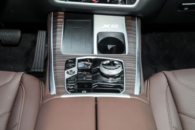 2023款 xDrive 40Li M运动曜夜套装-内饰-图片-有驾