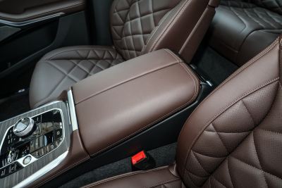 2023款 xDrive 40Li M运动曜夜套装-内饰-图片-有驾