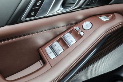 2023款 xDrive 40Li M运动曜夜套装-内饰-图片-有驾