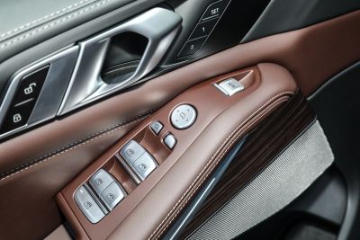 2023款 xDrive 40Li M运动曜夜套装-内饰-图片-有驾