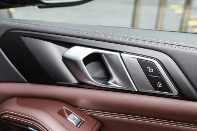 2023款 xDrive 40Li M运动曜夜套装-内饰-图片-有驾