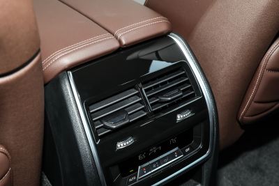 2023款 xDrive 40Li M运动曜夜套装-内饰-图片-有驾