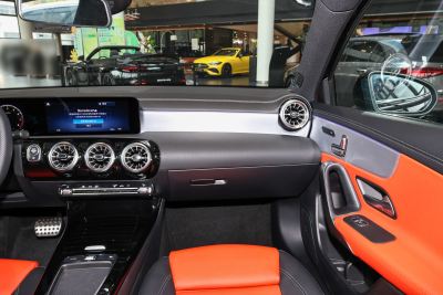 2025款 改款 AMG A 35 L 4MATIC-内饰-图片-有驾 2025款 改款 AMG A 35 L 4MATIC-内饰-图片-有驾