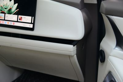 2025款 四驱 Max-内饰-图片-有驾