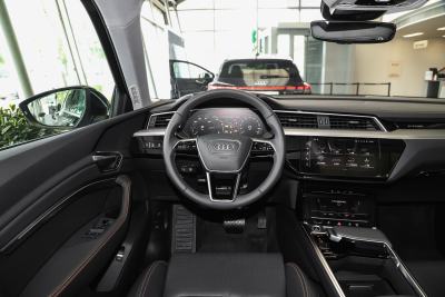 2021款 50 quattro 豪华型-内饰-图片-有驾