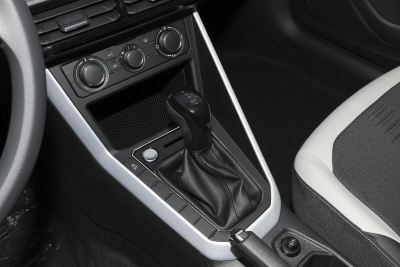 2024款  Plus 1.5L 自动炫彩科技版-内饰-图片-有驾