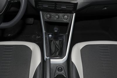 2024款  Plus 1.5L 自动炫彩科技版-内饰-图片-有驾