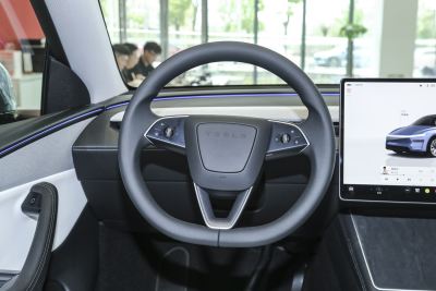 2025款 后轮驱动版-内饰-图片-有驾