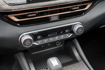 2024款 2.0L SV 黑金版-内饰-图片-有驾