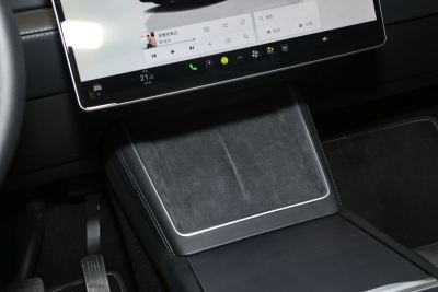 2025款 后轮驱动 首发版-内饰-图片-有驾