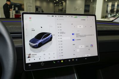 2025款 后轮驱动 首发版-内饰-图片-有驾