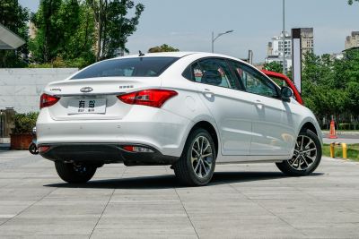 2025款 卓越版 1.5L 手动风尚型-外观-图片-有驾