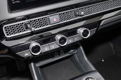 2025款 240TURBO 手动极速版-内饰-图片-有驾