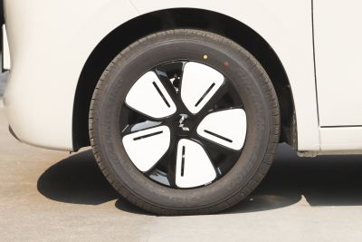 2025款 四门版 301km 臻享+款-外观-图片-有驾