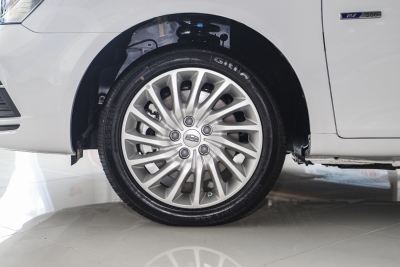 2019款 EV500 进取型标准续航版-外观-图片-有驾
