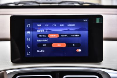 2025款 四门版 臻享+款-内饰-图片-有驾