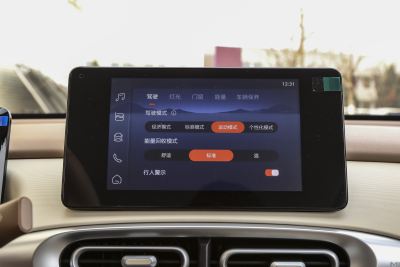 2025款 四门版 臻享+款-内饰-图片-有驾