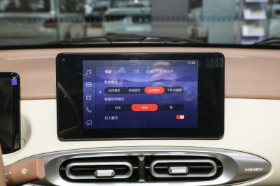 2025款 四门版 臻享+款-内饰-图片-有驾