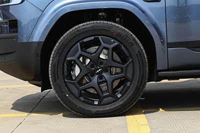 2025款 190KM四驱Ultra版-外观-图片-有驾